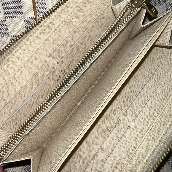 Zippy Wallet - Picture 4 of 9